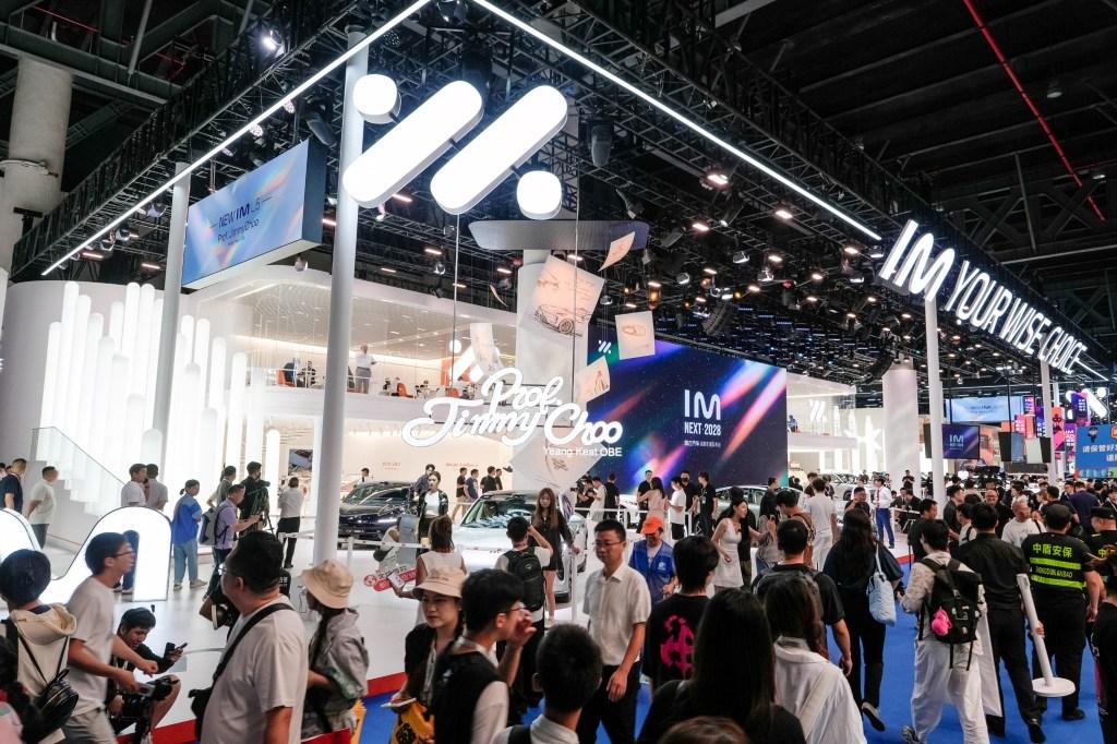 2026成都车展,智己发布“NEXT·2028”战略,全新一代智己LS6定档9月发布